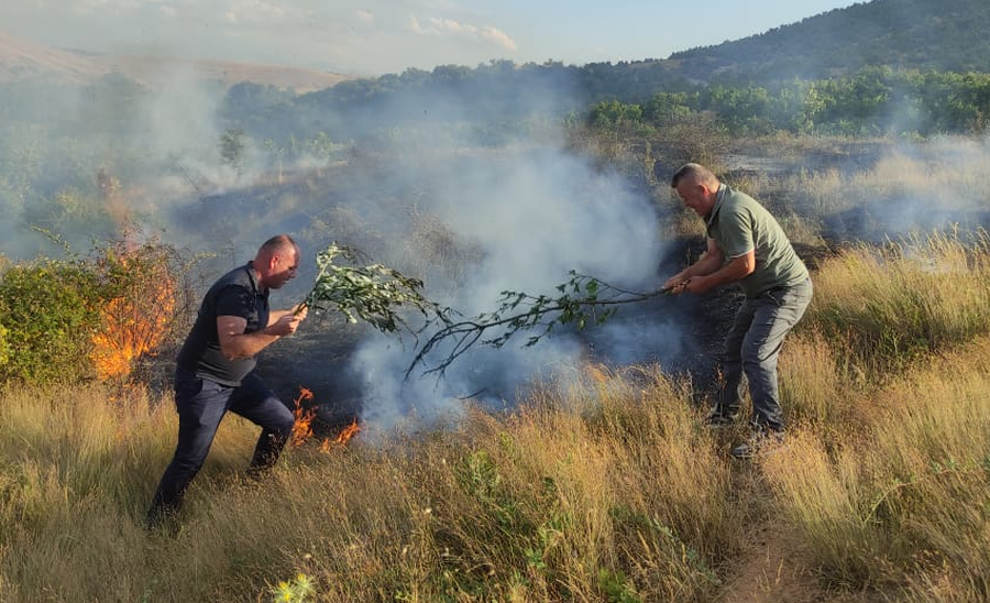 Tre vatra zjarri në Çerravë të Pogradecit, ndërhyrja