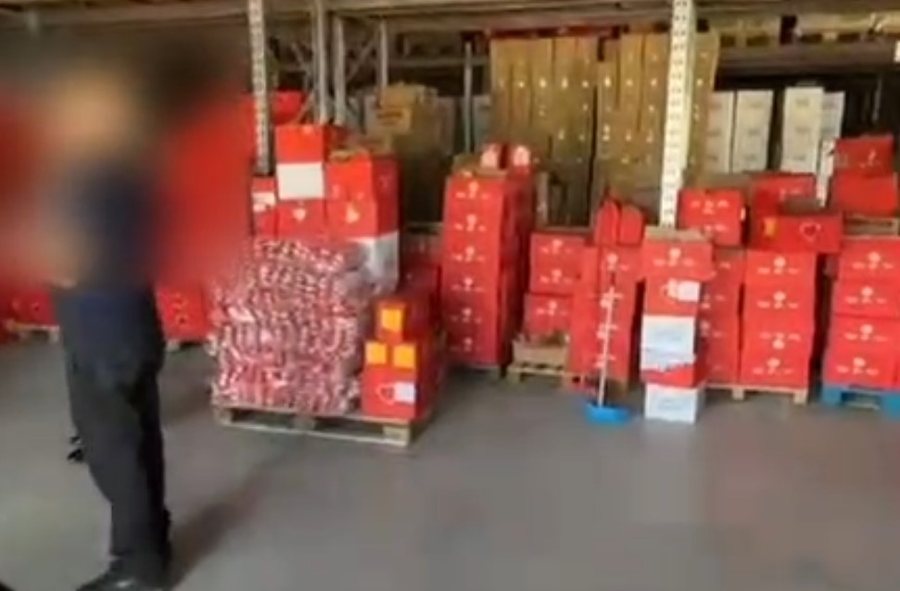Skandal në Vorë/ Etiketa të falsifikuara mbi produkte të