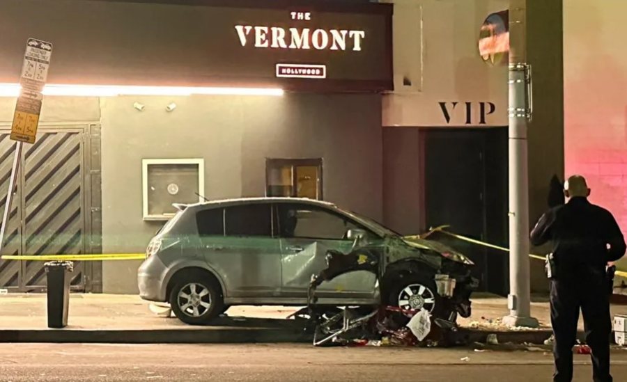 Makina përplaset me turmën në Los Angeles, disa të plagosur
