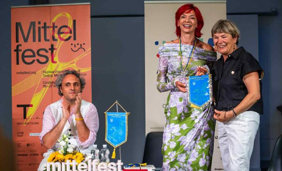 Actress Ema Andrea wins an award in Italy