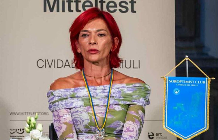 Actress Ema Andrea wins an award in Italy