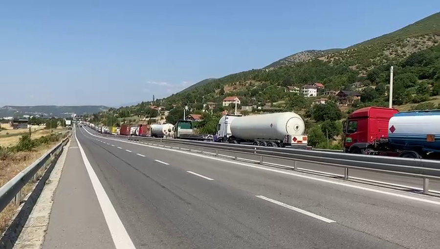 Radhë kilometrike në kufirin Shqipëri–Kosovë