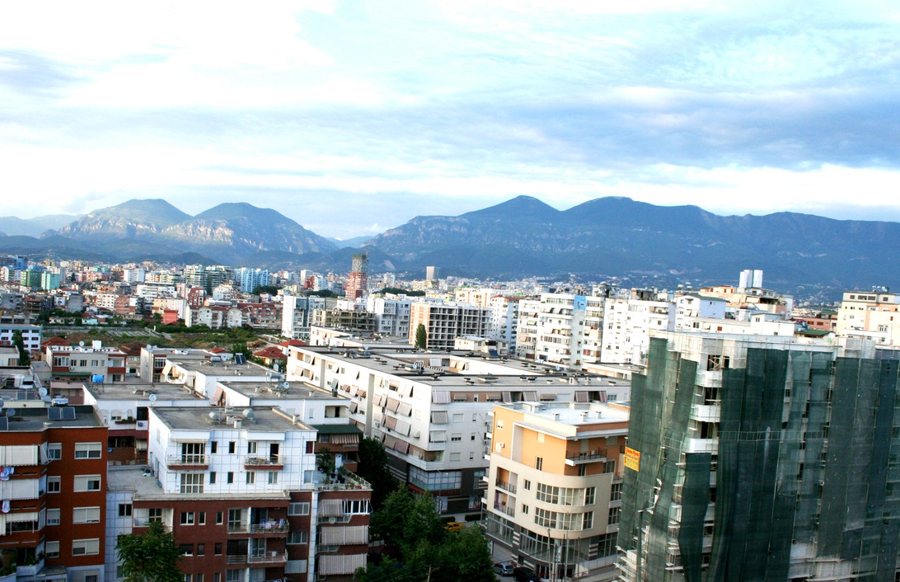 Mashtronin me shitjen e apartamenteve në Tiranë, në pranga dy