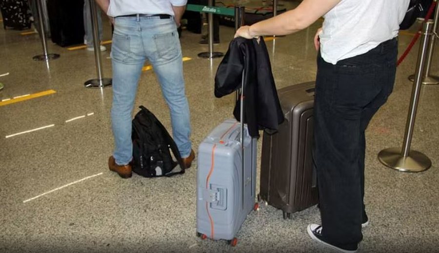 Parfumet, pijet alkoolike dhe lëngjet do të lejohen në bagazhin e