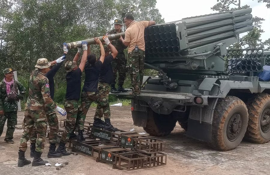 Gati të shpërthejë lufta në Azi, evakuohen mbi 100 mijë