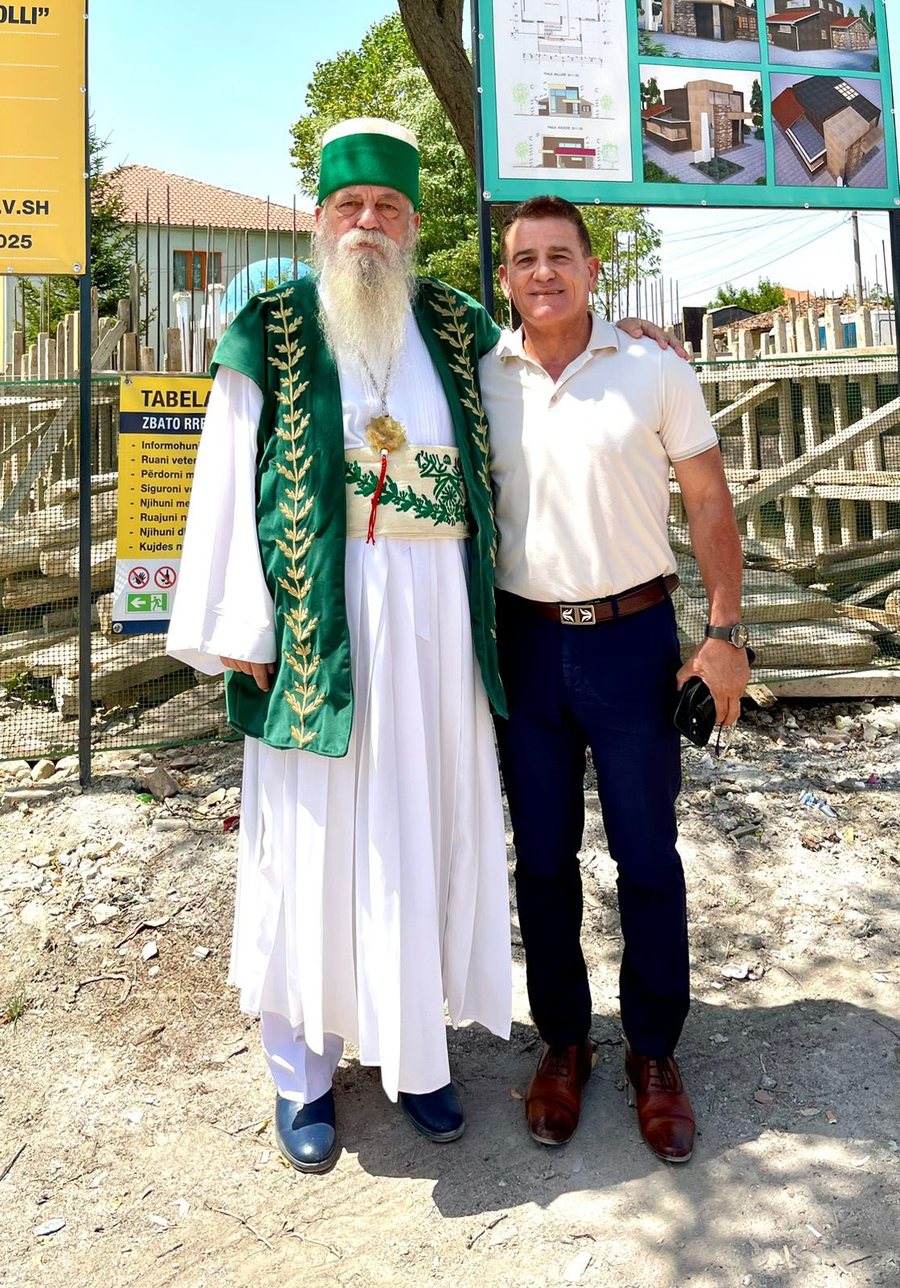 Kush është fshati i pazakontë në Shqipëri që i