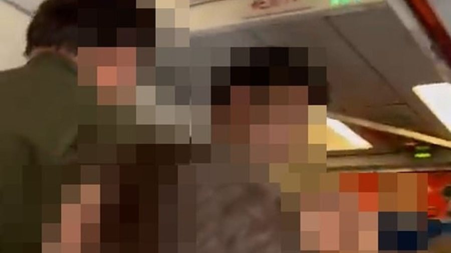 “Ka bombë! Vdekje Trumpit!”, panik në ajër,