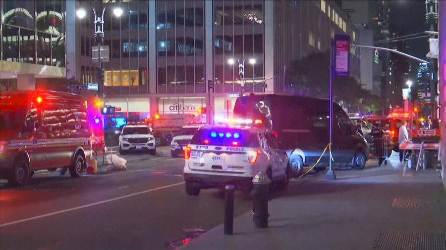 Manhattan shakes, four people killed inside a building. New York mayor reacts