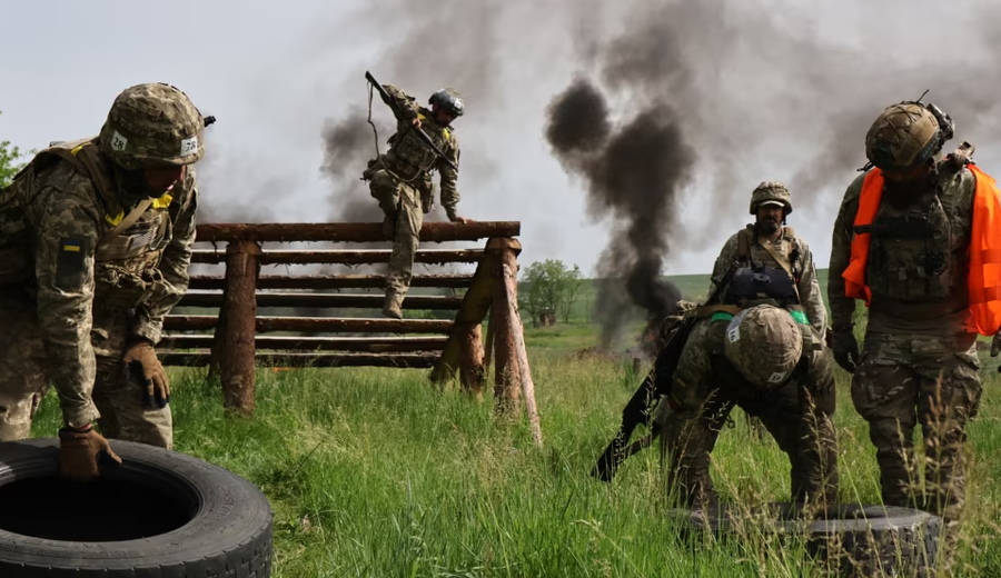 Ukrainasit mbi 60 vjeç do të mund t’i bashkohen ushtrisë