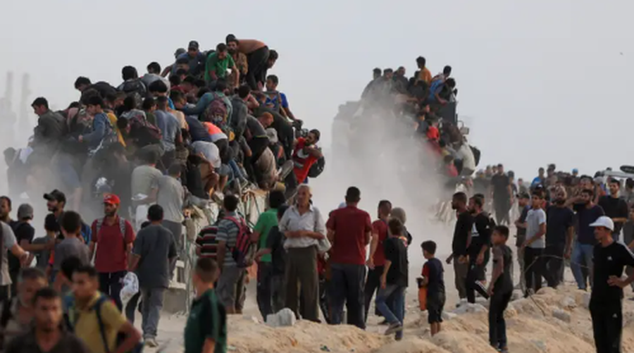 Krizë urie në Gaza, turma të mëdha njerëzish mblidhen