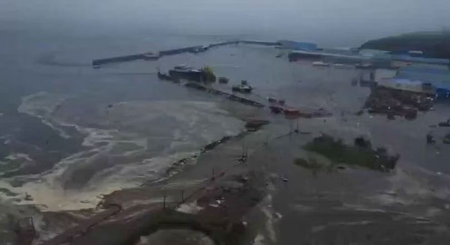 Pas cunamit me valë 3 metra, imazhe dramatike të vijës bregdetare