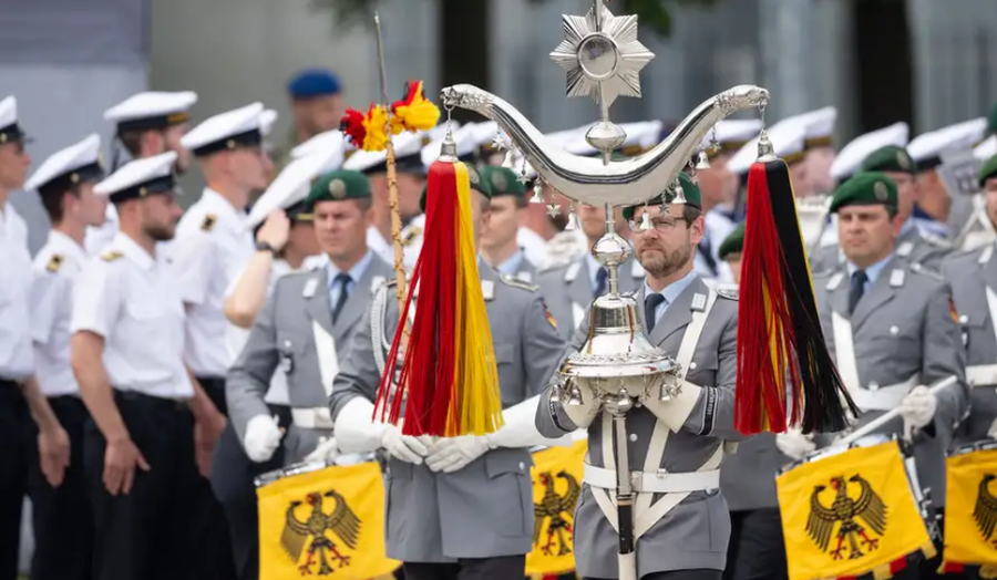 The German army will attract as many volunteers as possible