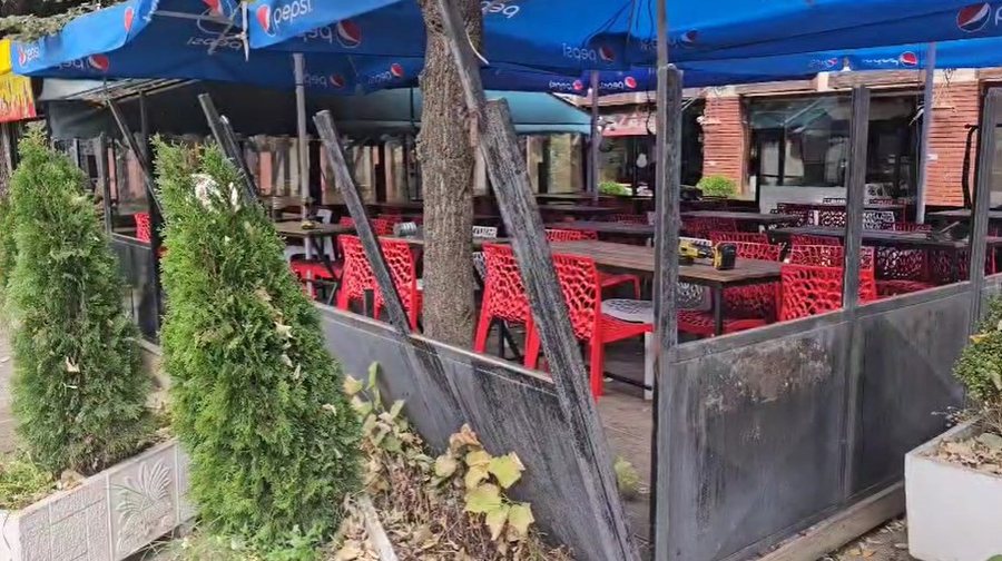 Korça, the removal of metal structures from premises continues. Owners