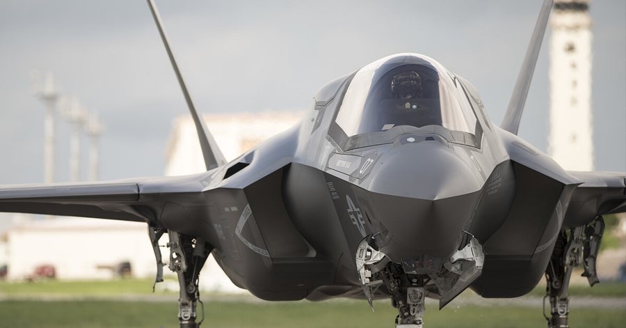 SHBA humb një avion luftarak, F-35 rrëzohet pranë bazës