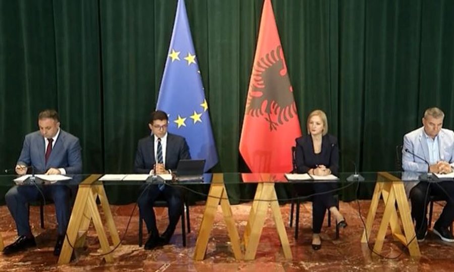 Fires, the government announces a support package for affected residents,