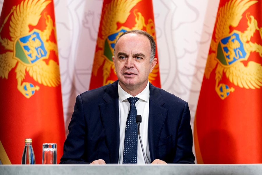 E akuzon se e kërcënoi me mesazhe, Presidenti i Malit të Zi