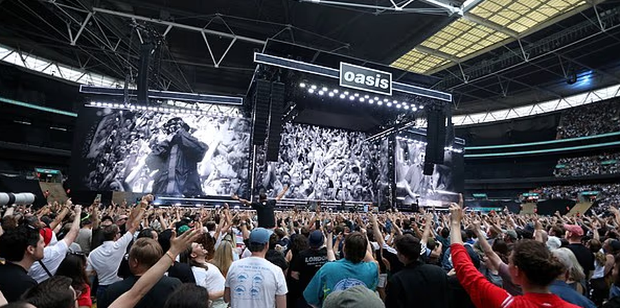 Tragjedi në koncertin e Oasis në Wembley, një fans vdes pasi ra