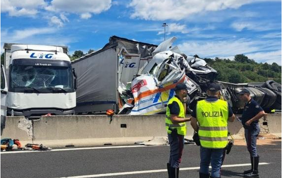 Terrible accident in Italy, three dead and 15 injured