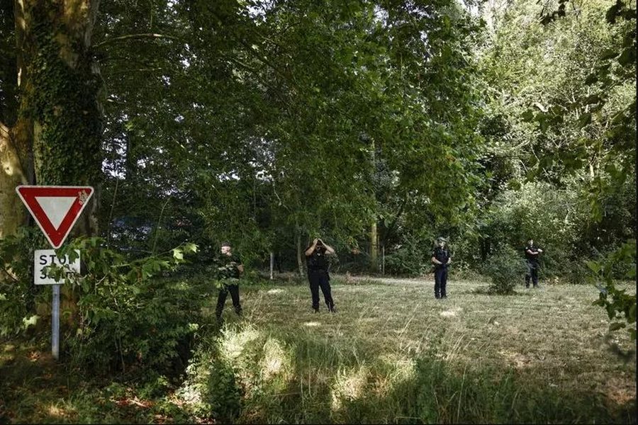 Tmerr në Francë, gjendet në park i vdekur me zorrët