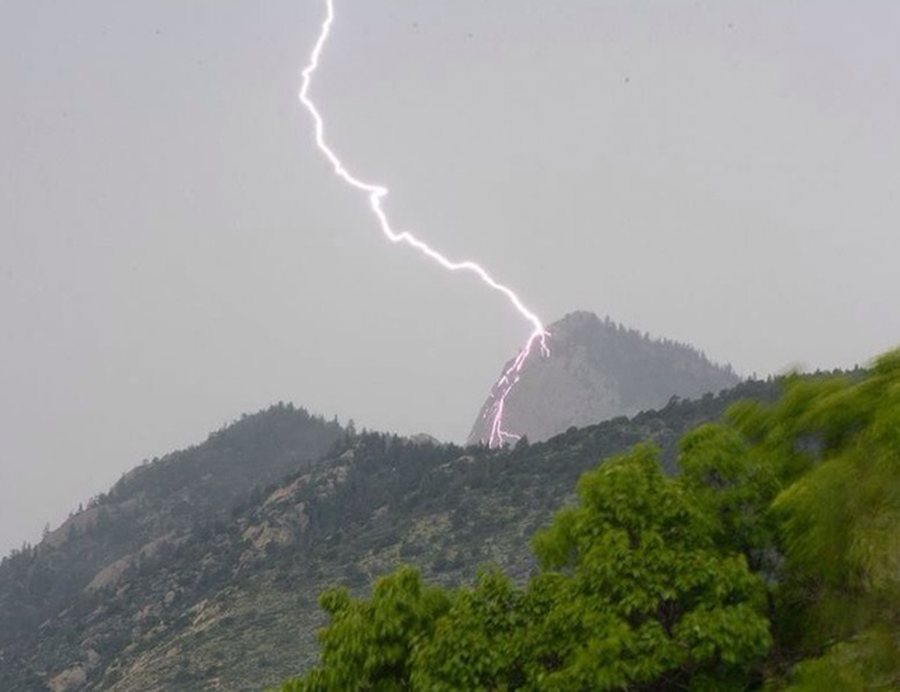Lightning strikes Pogradec, killing 47-year-old man, 20 cattle also die