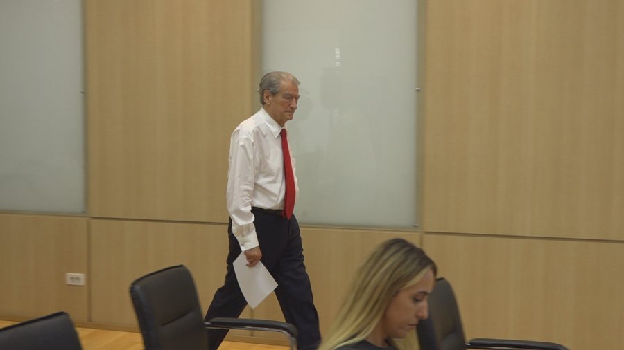 From party to "non grata", how the DP's lobbying contract changed
