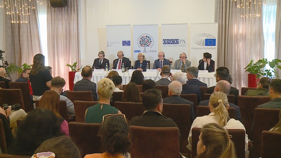 Pressure on observers? Berisha accuses Foreign Minister, Hasani: Normal