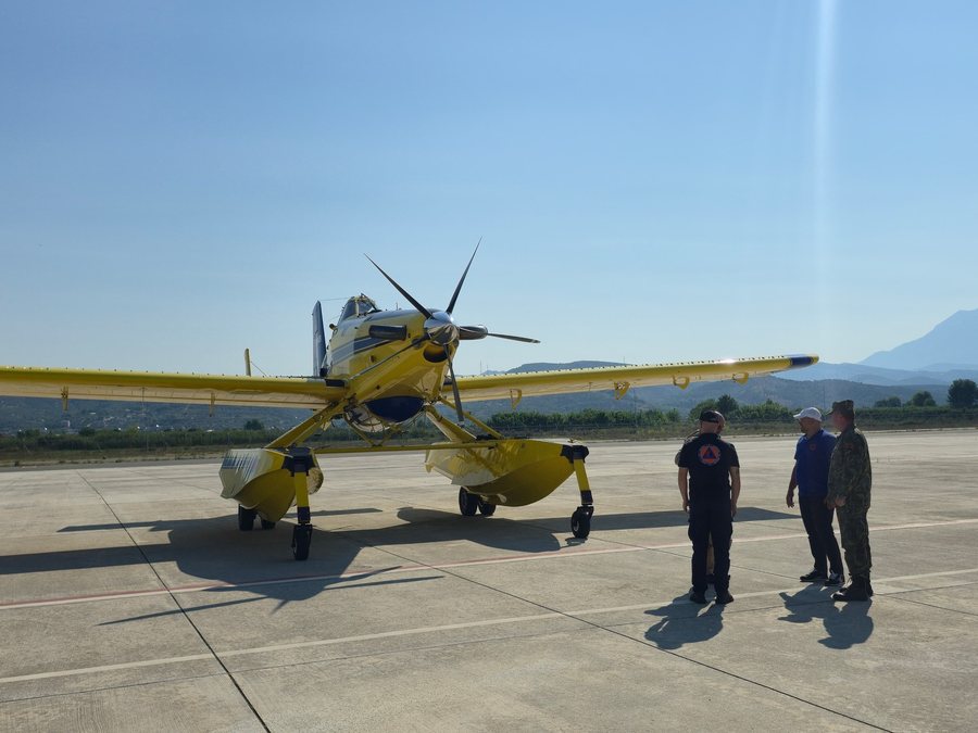 3 vatra zjarri aktive në vend, dy avionë dhe mbi 400 forca në