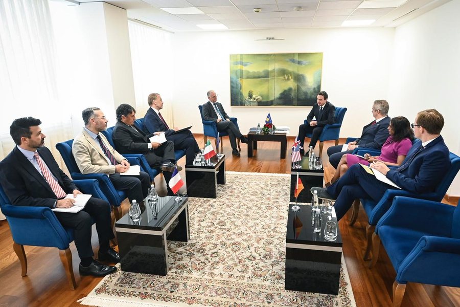 Nga situata politike tek integrimi, Kurti takon ambasadorët e QUINT-it dhe