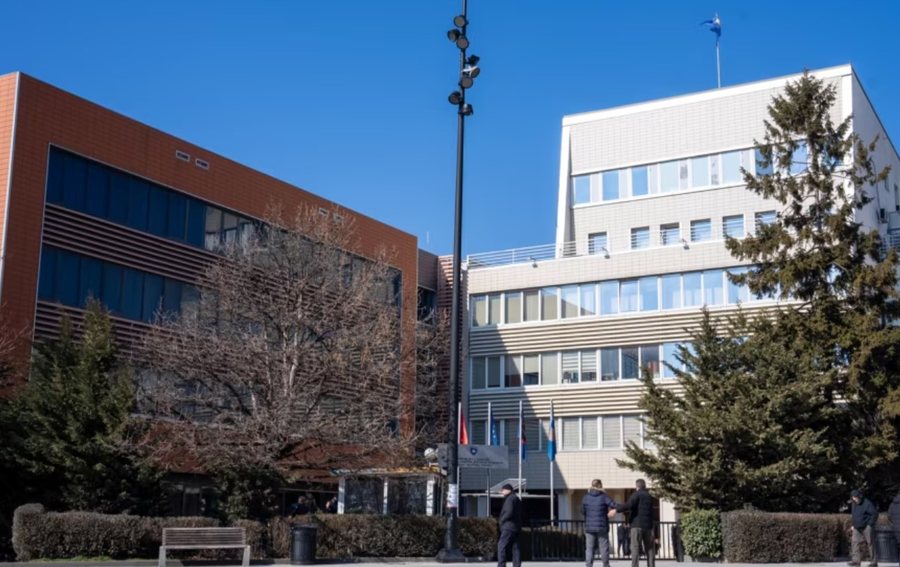 Ambasadat e SHBA-së dhe Italisë bëjnë thirrje për