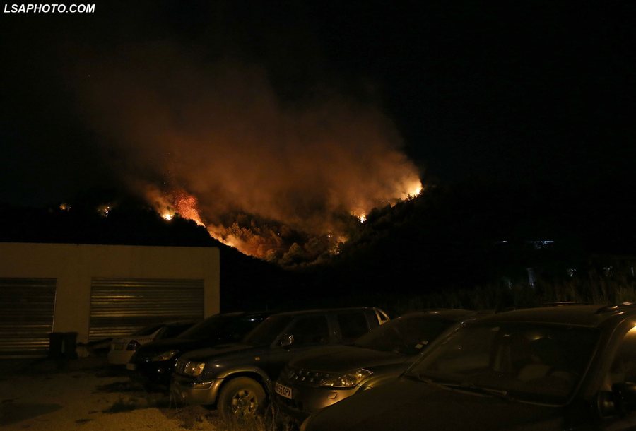 Foto nga zjarri në kodrat pas Kombinatit