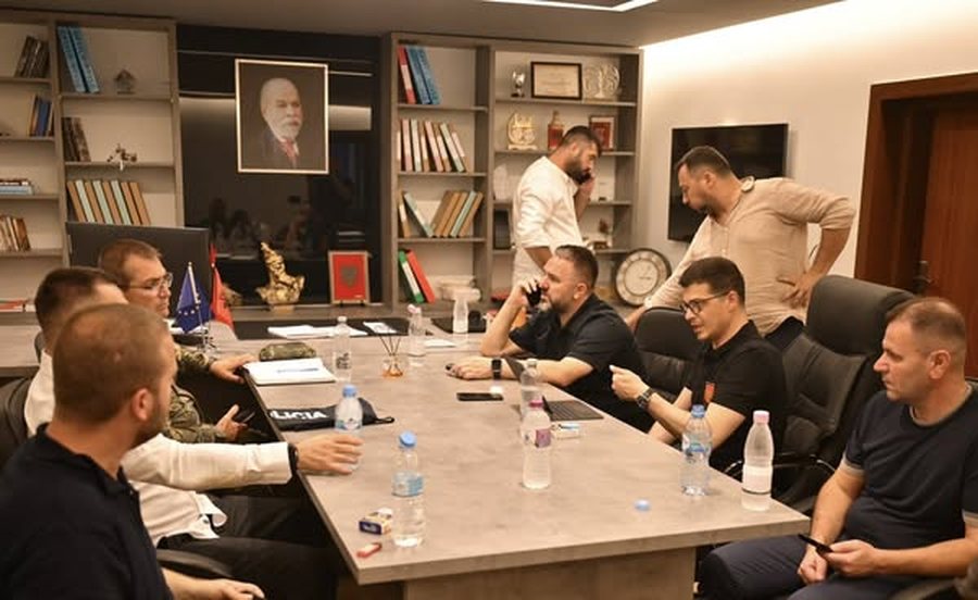 Zjarret në Delvinë, Vengu takim me shefin e shtabit dhe drejtuesit