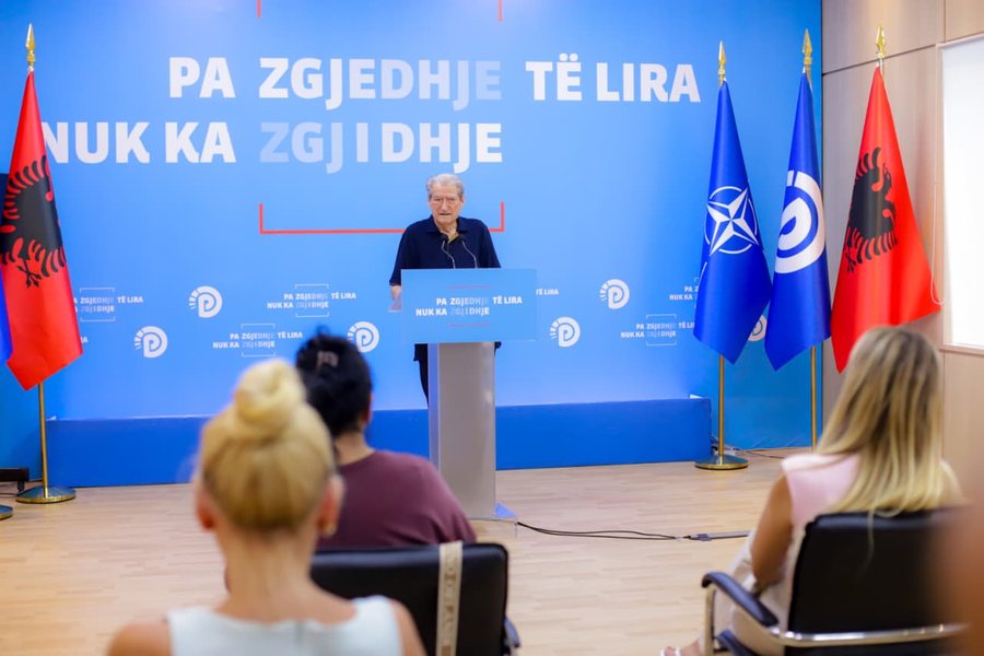 Shqipëria në flakë, Berisha akuzon qeverinë: Qytetarët
