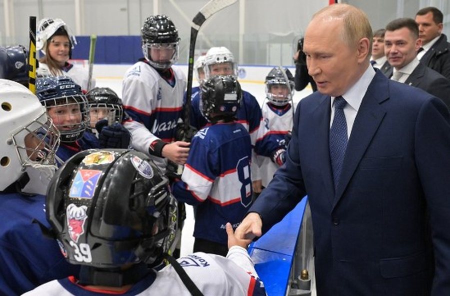 Putin me arsenal makinash të blinduara drejt Alaskës, bën