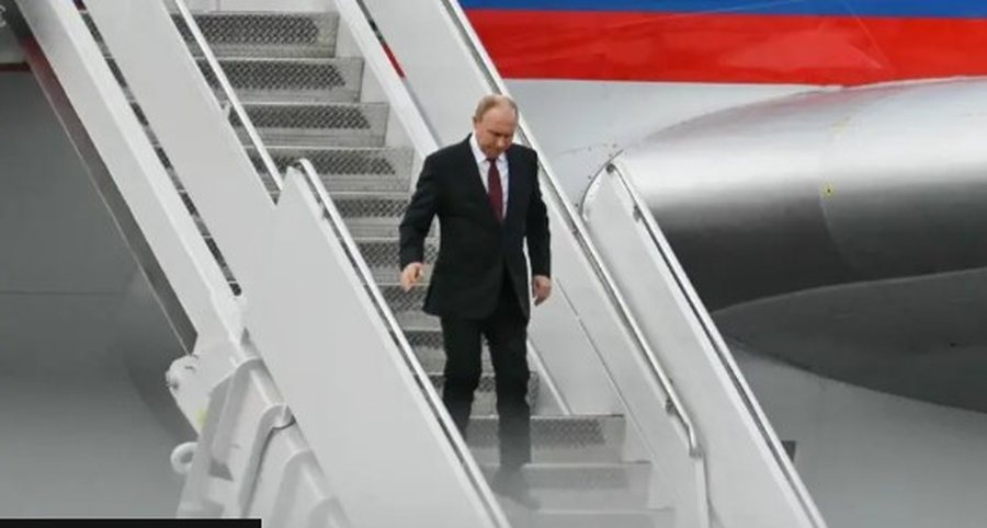 Vladimir Putin mbërrin në Alaskë