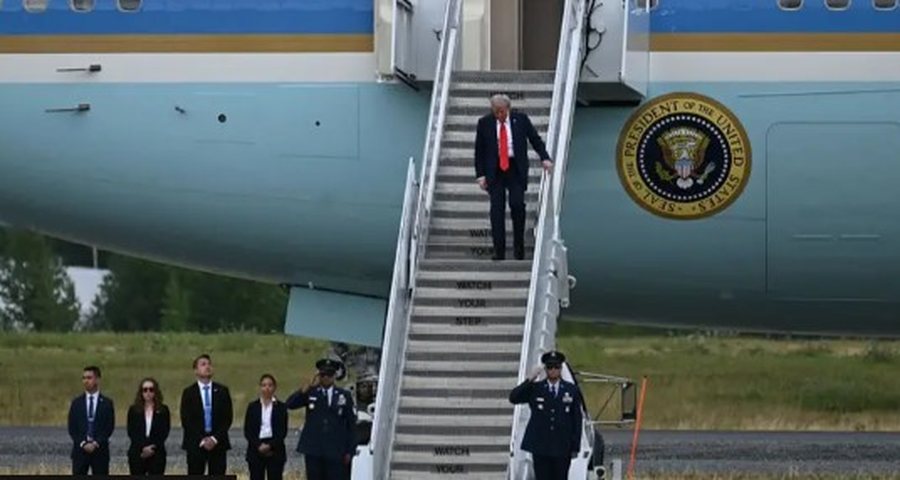 Bota mban frymën, Trump dhe Putin ballë për ballë në