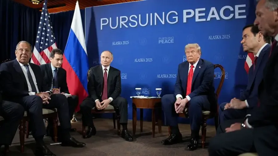 Bota mban frymën, Trump dhe Putin ballë për ballë në