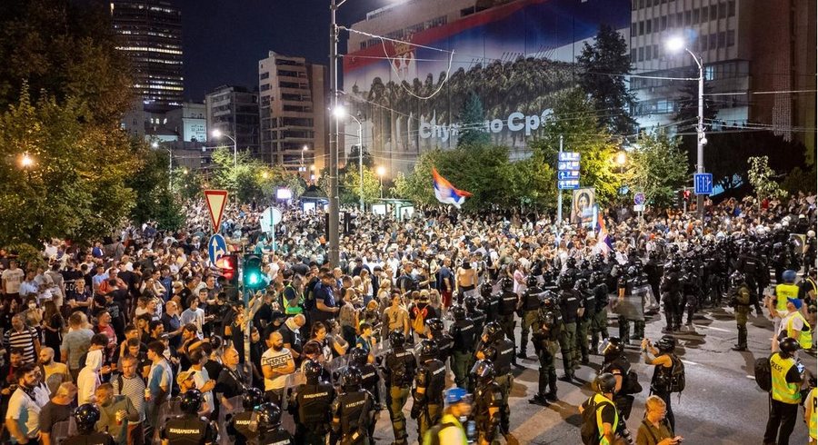 Mediat gjermane: Vuçiç po e çon vendin në luftë