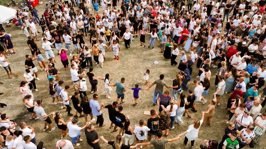 “Mokra n'Fest”, tradita mbledh banorët dhe turistët