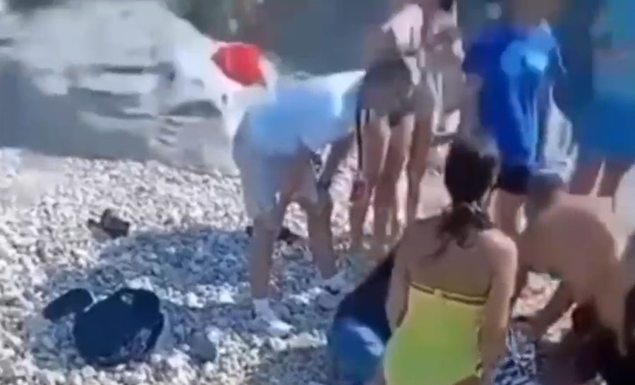 Rrezikonte të mbytej në Karaburun, shpëtohet një grua rreth