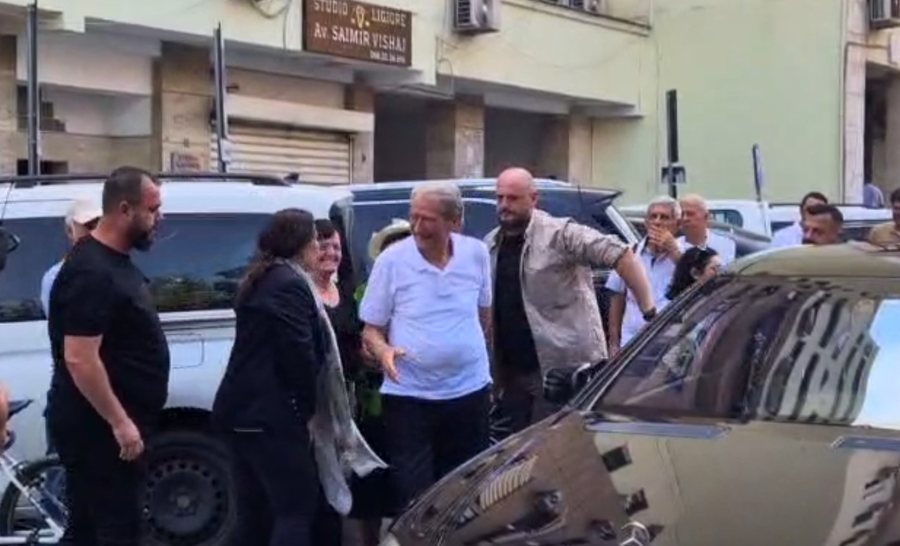 Berisha paraqitet në SPAK: Gjeta Elvis Doçin duke dekoruar Altin