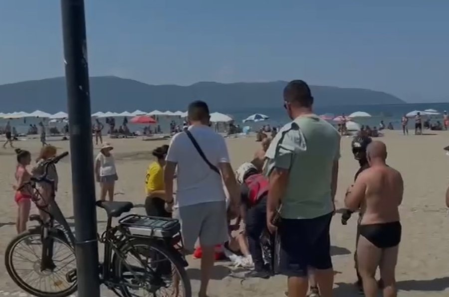Parashutistja përplaset në Lungomare të Vlorës