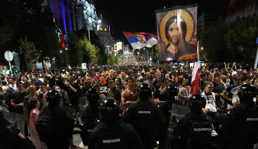 Protestat zgjerohen, Vuçiqi kërcënon