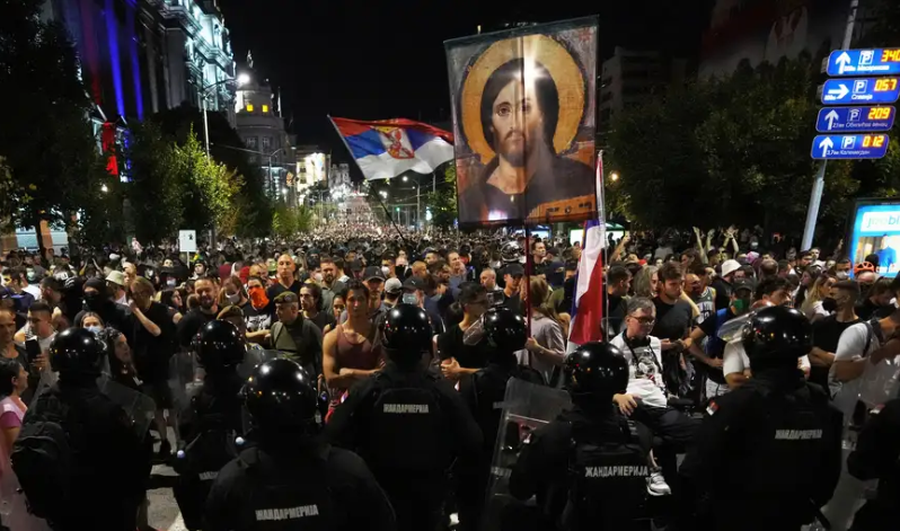 Protestat në Serbi zgjerohen, Vuçiç kërcënon