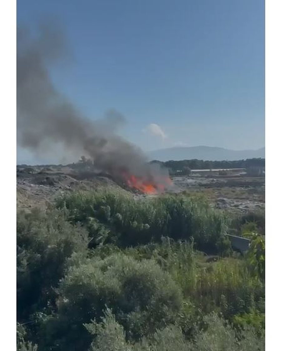 Rishfaqen vatra zjarri në ish-fushën e mbeturinave në Vlorë