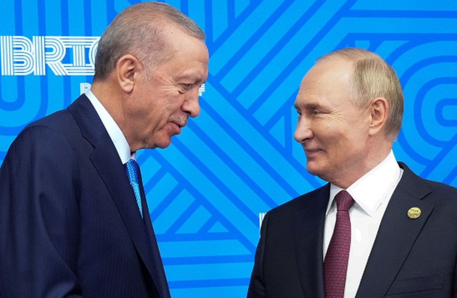 Erdogan bisedë telefonike me Putin: Turqia mbështet përpjekjet