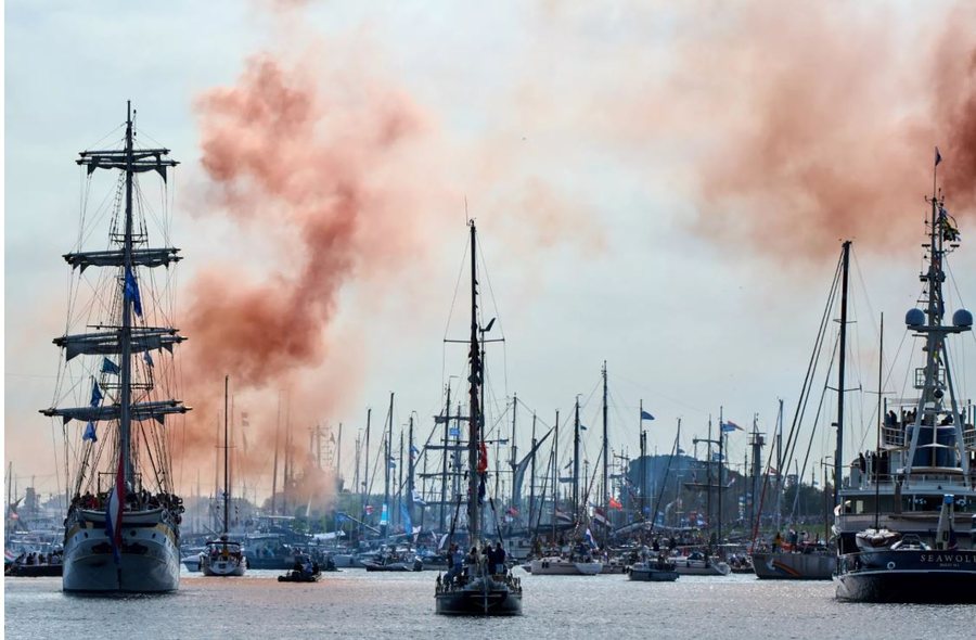 FOTO/Mbërrijnë në Amsterdam anijet historike nga e gjithë