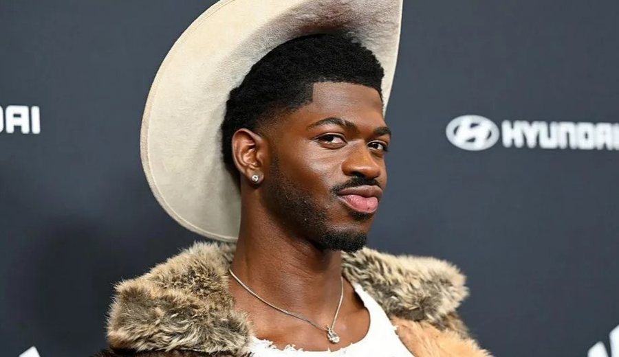 Doli në rrugë vetëm me të brendshme, Lil Nas X arrestohet