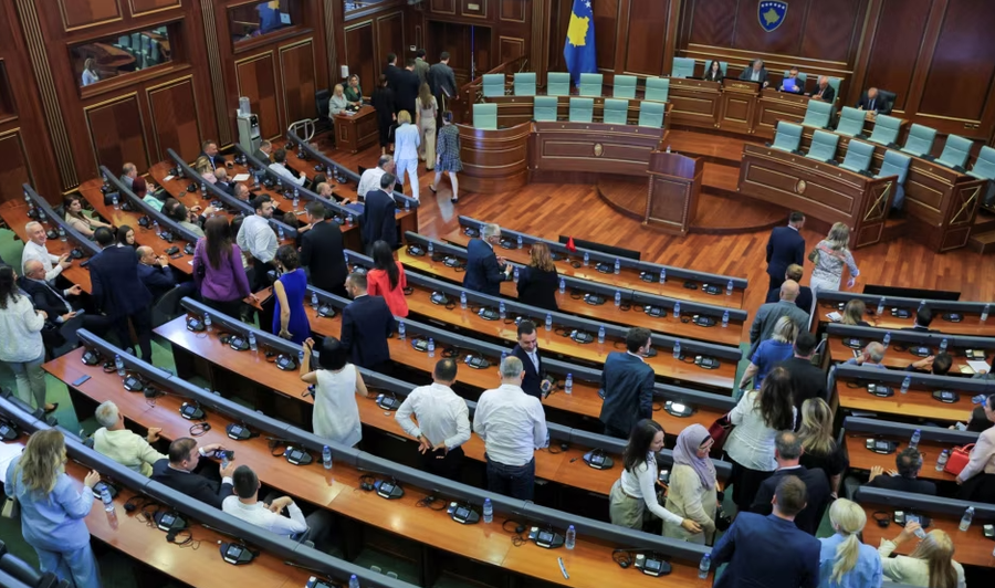 Analiza: Politika e Kosovës ngec, mundësitë ikin