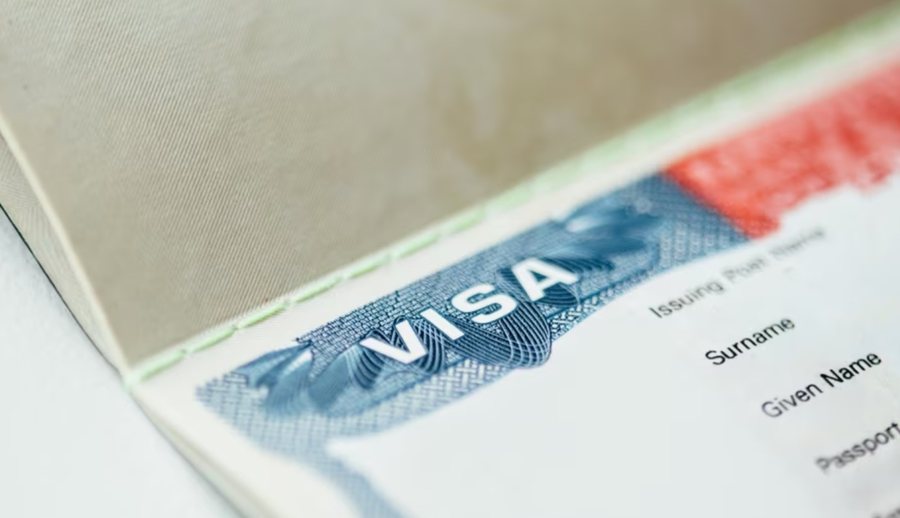 Administrata e Trumpit po rishikon 55 milionë të huajt me viza
