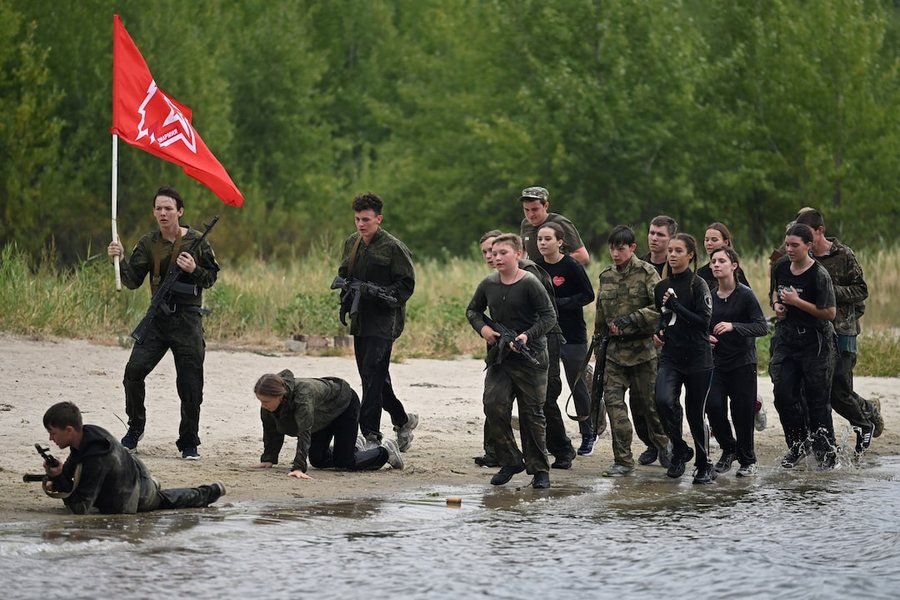 “Na mësojnë si hidhet granata”, vendi ku Rusia